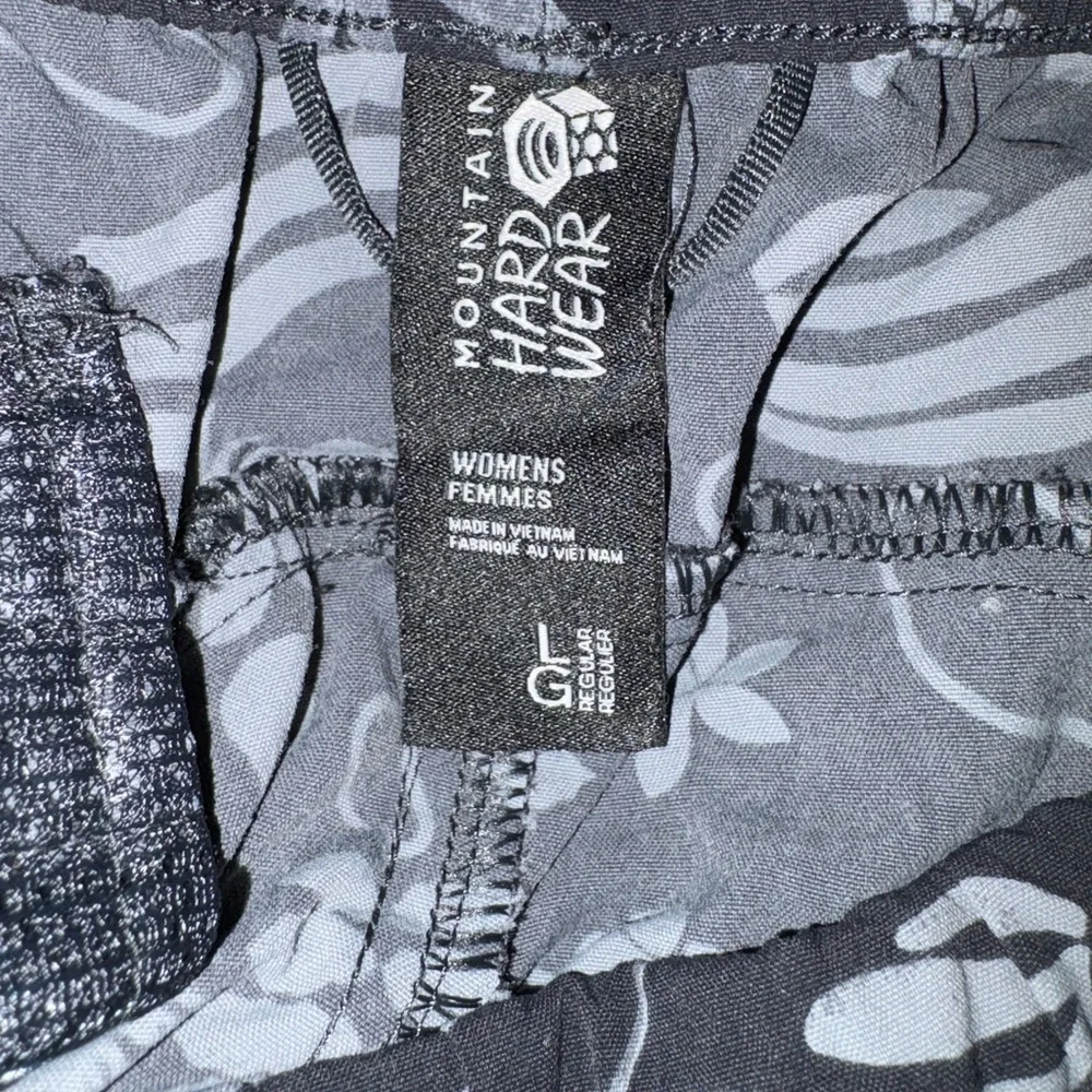 Mountain Hardwear Gray and White Patterned Fabric - Picture 4 of 4